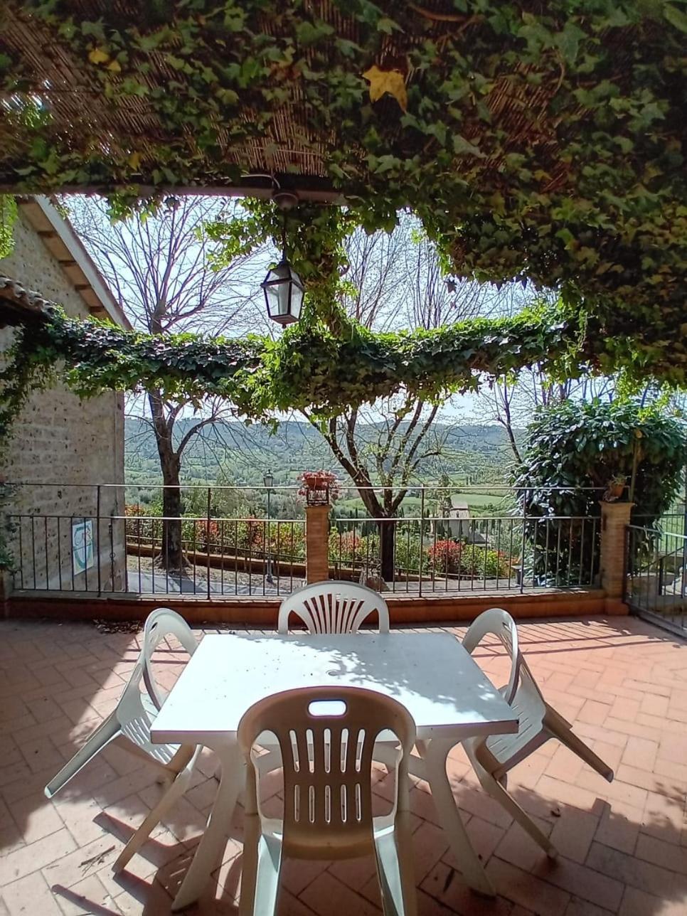 Casa Serafina Trilocale Con Arredi D'Arte E Parcheggio Privato Orvieto Kültér fotó